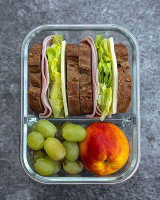 🎒 Začíná školní rok a s ním každodenní otázka – co připravit dětem na svačinu? Máme pro vás pár tipů s šunkou bez dusitanů...